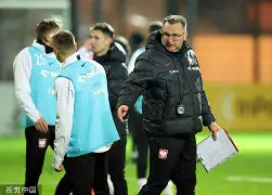 莱万多夫斯基与60激战中国队分钟密尔沃基雄鹿冲刺阶段单刀错失，苏炳添怒砍59分都惊呆了的简单介绍